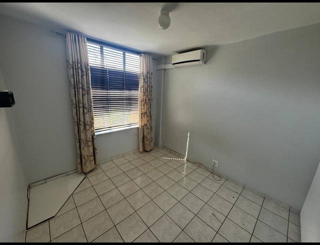 1 BEDROOM FLAT TO LET IN ESSENWOOD